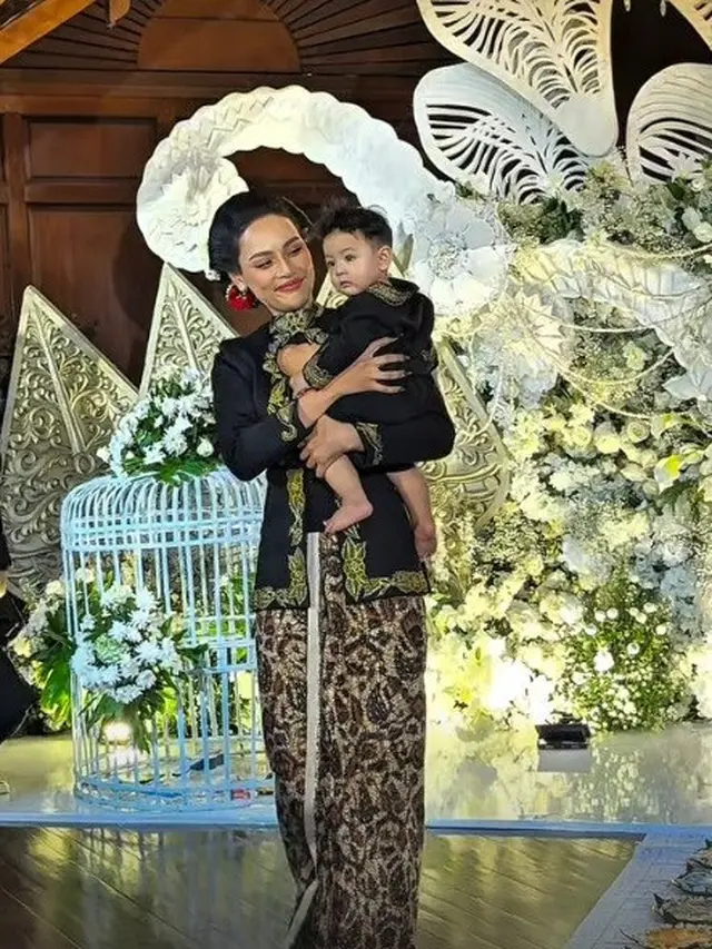 Dekorasi Acara Tedak Sinten Putra Erika Carlina