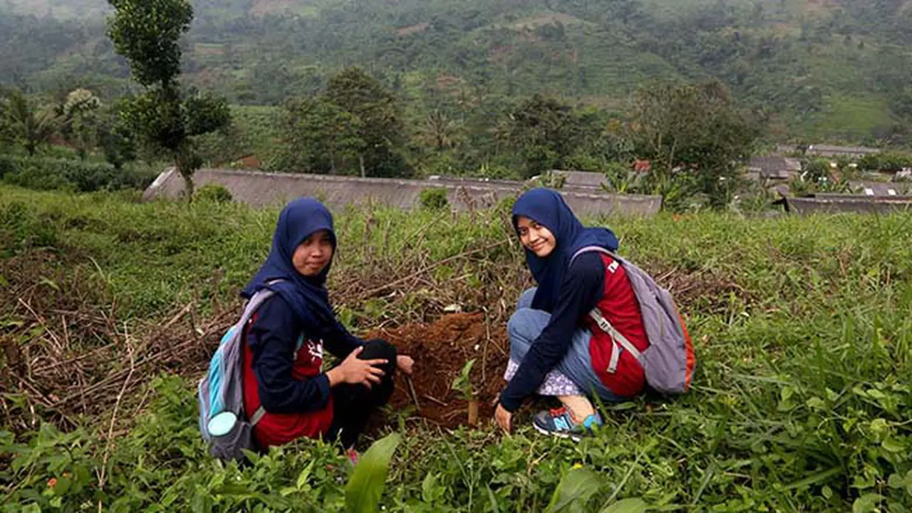 IPB dan BBPKH Cinagara Ciptakan Resapan Air dan Cegah Longsor