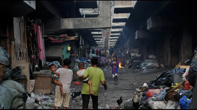 Jumlah penduduk miskin di Indonesia bertambah menjadi‎ 28,59 juta orang atau 11,22 persen pada Maret 2015. Ini sesuai dengan data dari Badan Pusat Statistik (BPS). Terkait hal ini, Wakil Presiden Jusuf Kalla mengatakan, kenaikan tersebut karena harga pang