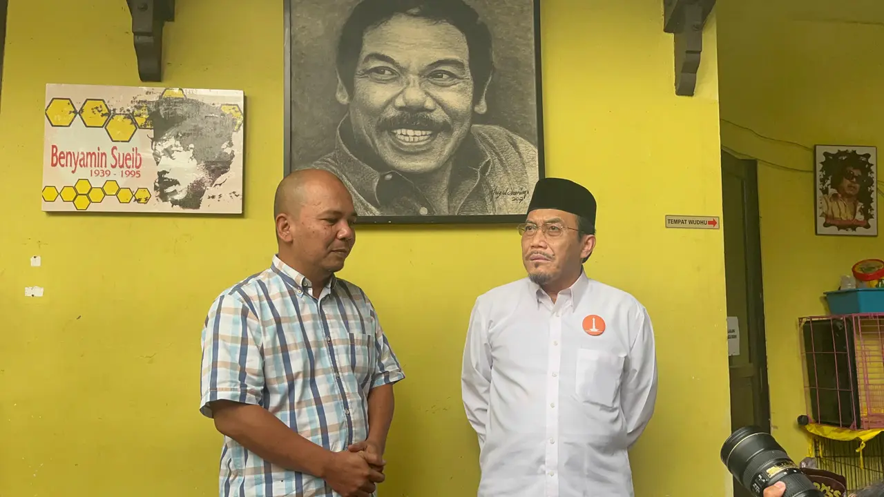 Calon Wakil Gubernur (Cawagub) Jakarta nomor urut 1, Suswono saat bertandang ke Bens Radio di Jalan Tarumanegara, Ciputat, Tangerang Selatan, Banten, Senin (14/10/2024).