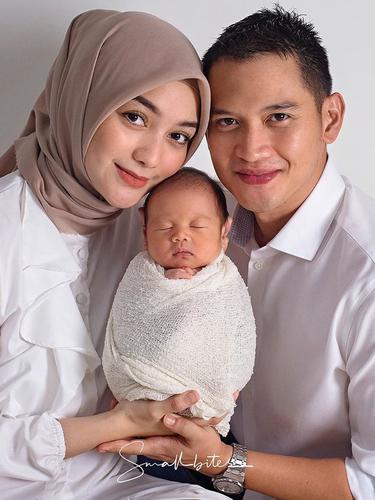 6 Potret Baby Atharrazka Anak Citra Kirana Berjemur Pakai Kacamata Bikin Gemas Hot Liputan6 Com
