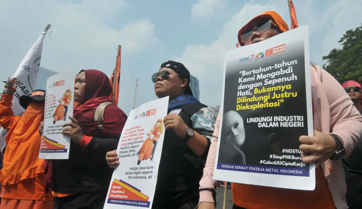 Mereka mendesak pemerintah melindungi industri dalam negeri khususnya industri tekstil, jasa kurir dan logistik, serta baja. (merdeka.com/Imam Buhori)