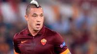 KEDUA - Radja Nainggolan tak ingin AS Roma berada di posisi kedua pada Serie A musim 2015 - 2016. (Football-Italia)