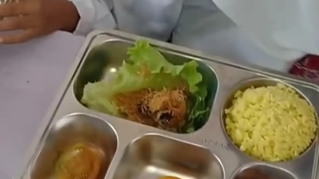 Heboh Belatung di Menu MBG Sukabumi