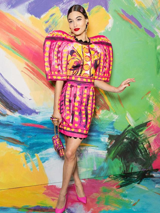 6 Koleksi Baju Unik Moschino di Milan Fashion Week 2019