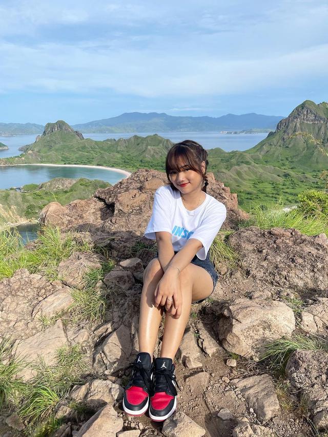 6 Potret Fuji di Labuan Bajo, Kerja Sekaligus Liburan