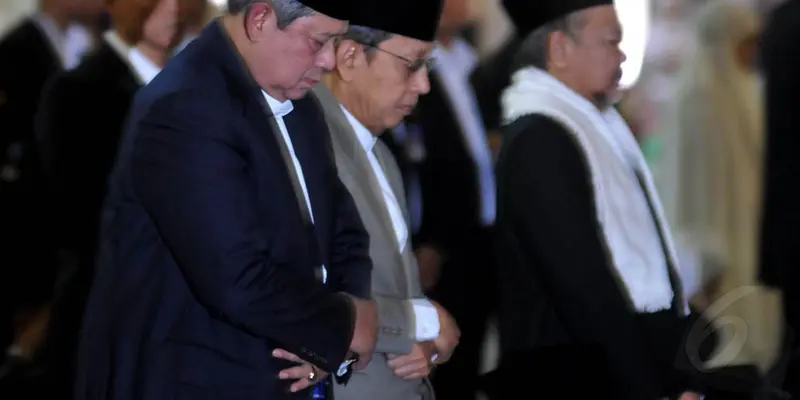 Saat SBY dan Para Menteri Salat Idul Adha di Istiqlal