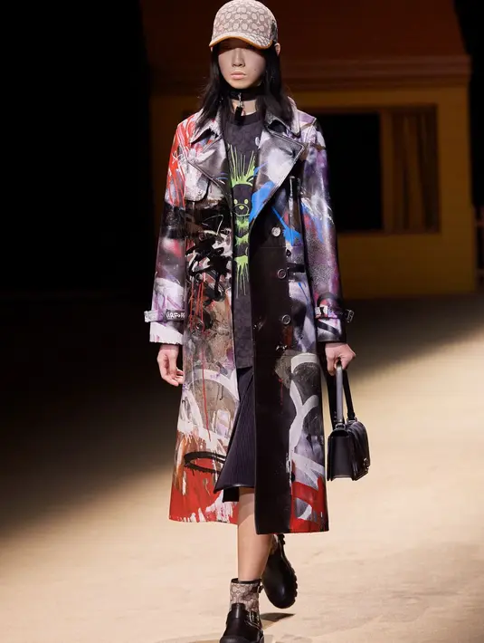 Musim gugur kali ini meluncurkan rangkaian berikutnya dari visi Vevers tentang warisan Amerika, yangdihidupkan kembali dengan optimisme dan sikap generasi berikutnya. /Foto: dok Coach.