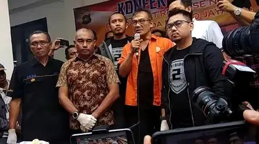 Tio Pakuswdewo mengakui dirinya menggunakan narkoba jenis Sabu. Ia berpesan agar tidak dicontoh oleh siapa pun dalam hal penggunaan narkoba.