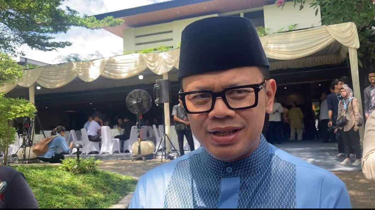 Wamendagri Bima Arya halal bihalal Lebaran 2025 di rumah Ketua MPR Ahmad Muzani.