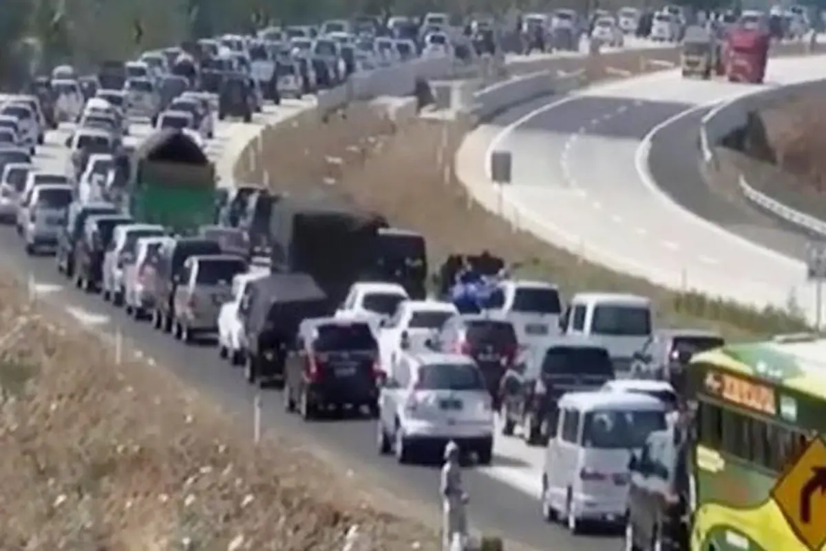 201507150-Tol Cipali Macet-Majalengka