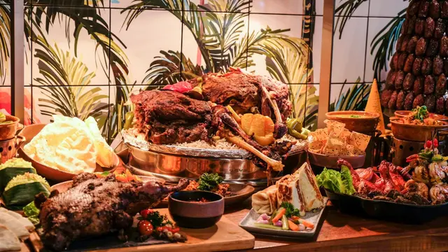 Menikmati Matahari Terbenam Sembari Buka Puasa dengan Menu Khas Timur Tengah di Utara Jakarta