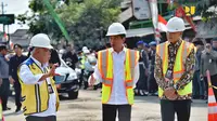 Presiden Joko Widodo (Jokowi) menciduk adanya kerusakan menahun pada jalan daerah ruas Surakarta-Geyer-Purwodadi di Kecamatan Kalijambe, Kabupaten Sragen.