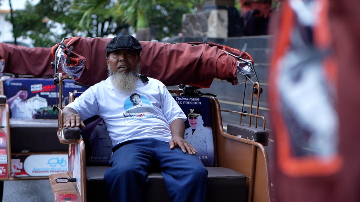 Kisah Penarik Becak Listrik yang Tak Ingin Takluk oleh Ojek Online