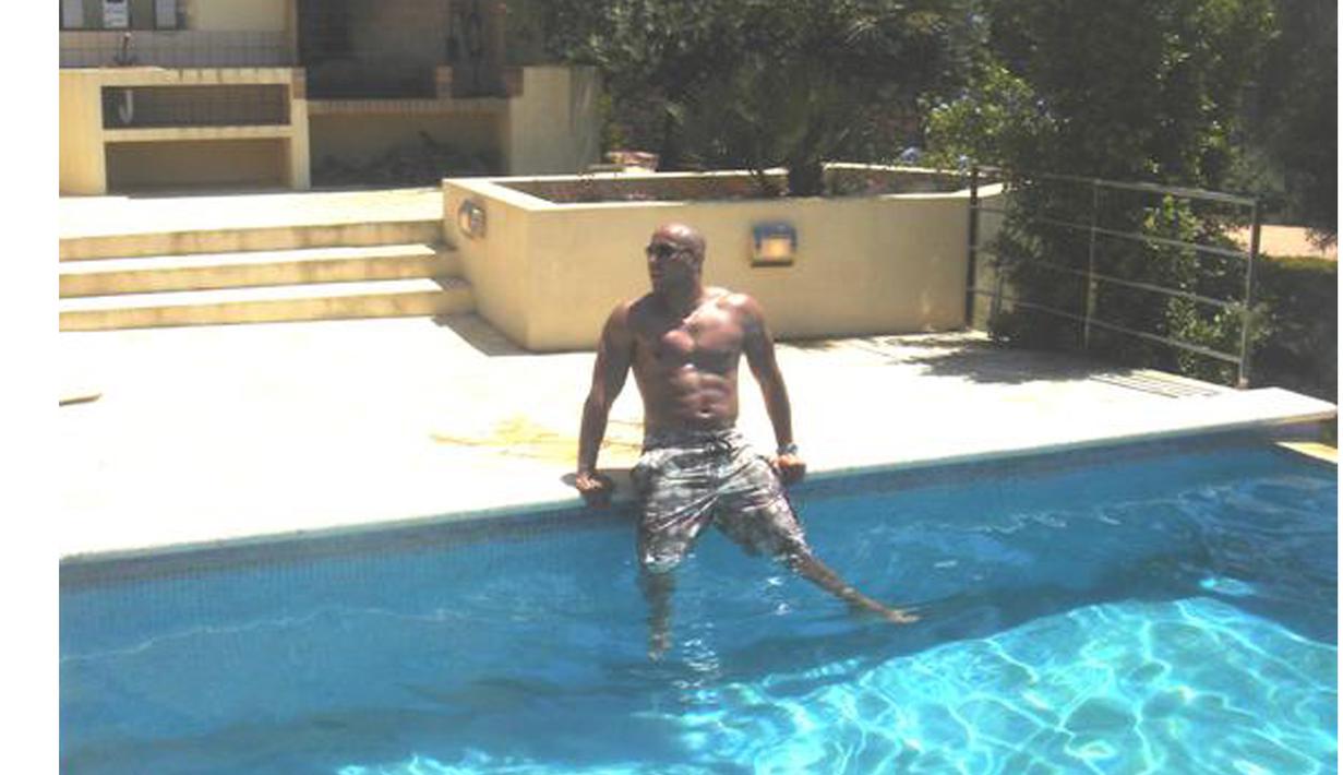 Amokrane Kiane Sabet adalah mantan pegulat Mixed Martial Arts (MMA). (Bola.com/myspace.com/kiane sabet) 