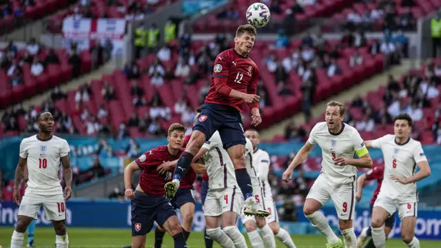 Foto Piala Eropa: God Save The Queen, Timnas Inggris Menang Tipis dan Juara Grup D Euro 2020