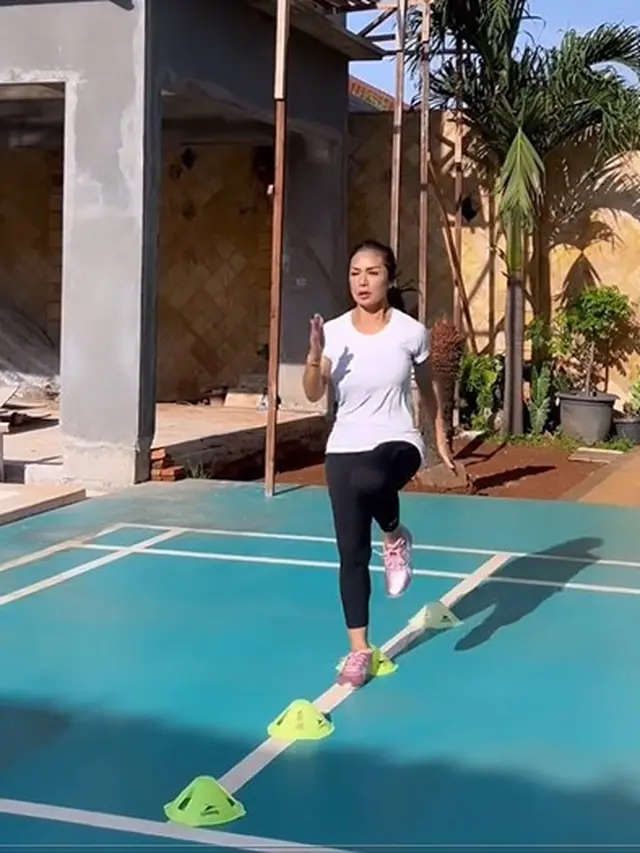Krisdayanti berolahraga (Instagram/krisdayantilemos)