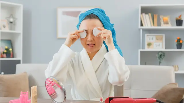 Mata Panda saat Ramadan? Ini Tips Skincare Ampuh agar Tetap Fresh Meski Kurang Tidur