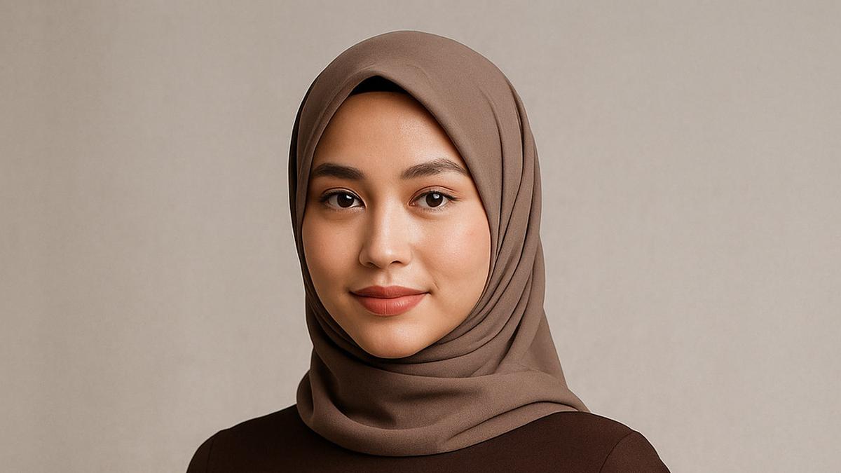 7 Model Dress Batik Lengan Panjang Kombinasi Polos, Memadukan Tradisi dan Gaya Kontemporer