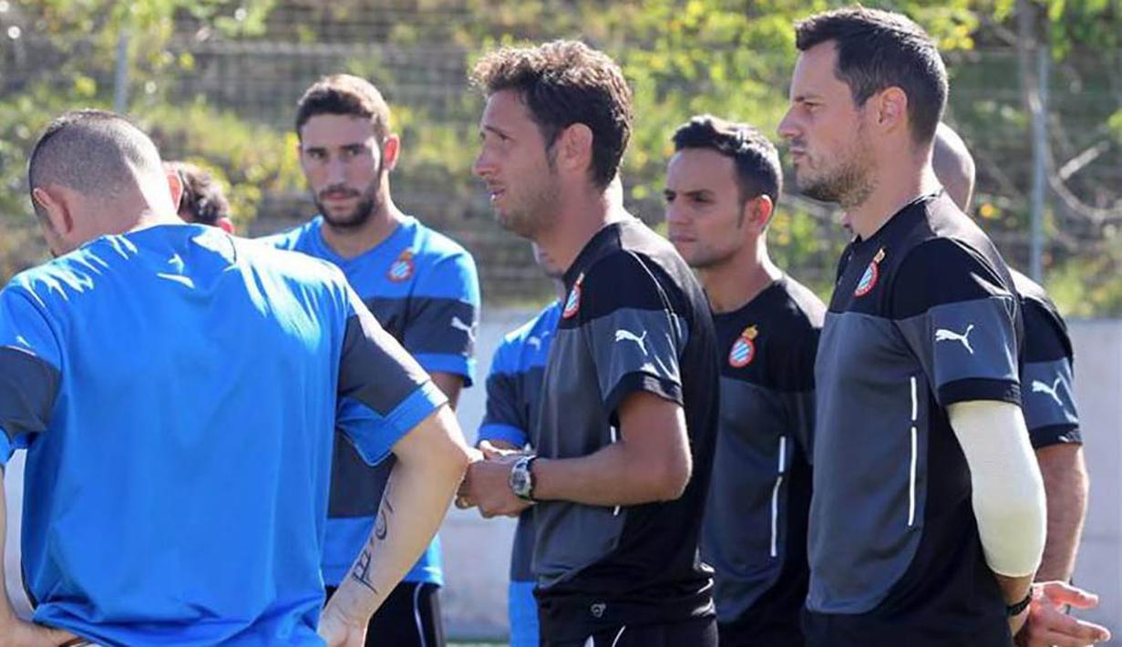 Pelatih berusia 35 tahun itu merupakan putra daerah Katalunya. Dirinya melatih Espanyol sejak Juni 2014 lalu. (www.zetaestaticos)