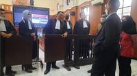 Ketua Bidang Pengawasan Hakim dan Investigasi Komisi Yudisial (KY) Joko Sasmito saat menghadiri sidang lanjutan kasus pencabulan anak kiai Jombang. (Dian Kurniawan/Liputan6.com)