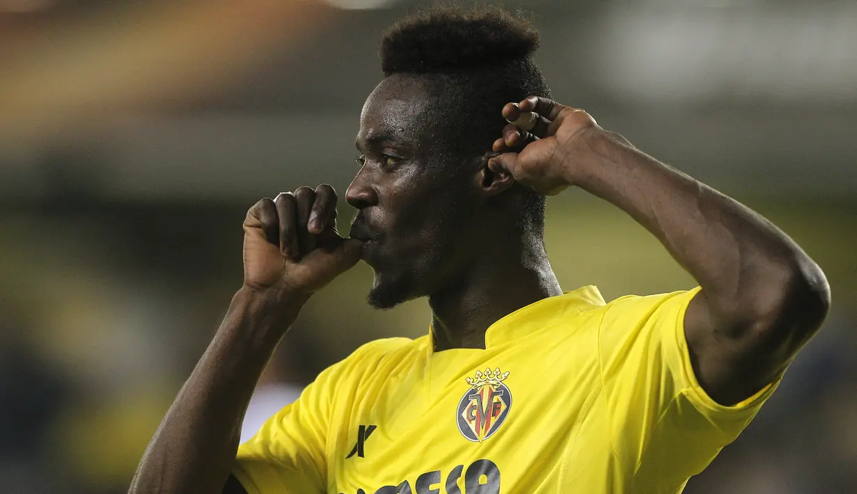 Eric Bailly. Bek asal Pantai Gading ini didatangkan Manchester United dari Villarreal pada awal musim 2016/2017. Total 1,5 musim di Villarreal, Eric Bailly telah bermain dalam 47 penampilan dengan mencetak 1 gol. (AFP/Jose Jordan)