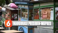 Panitia telah memasang tulisan laik konsumsi di tiap gerobaknya. Para pedagang nasi goreng ini sengaja didatangkan panitia inagurasi presiden dan wakil presiden 2019-2024.