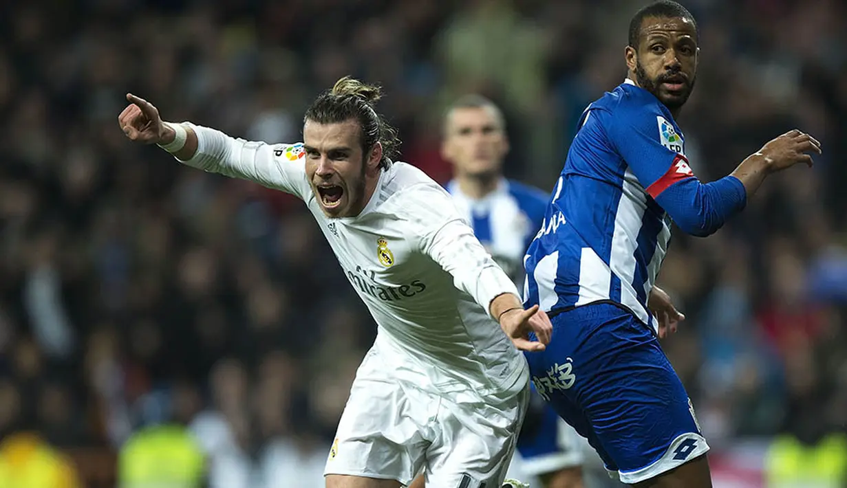 Penuh semangat gelandang Real Madrid, Gareth Bale, merayakan gol yang dicetaknya ke gawang Deportivo pada laga La Liga Spanyol. Musim ini pria Wales itu sudah berhasil mencetak 12 gol di Liga Spanyol. (AFP/Gonzalo Arroyo)