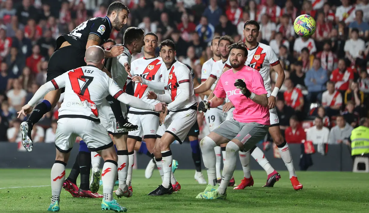 Sementara Rayo Vallecano masih di posisi 9 dengan 37 poin. (Photo by Pierre-Philippe MARCOU / AFP)