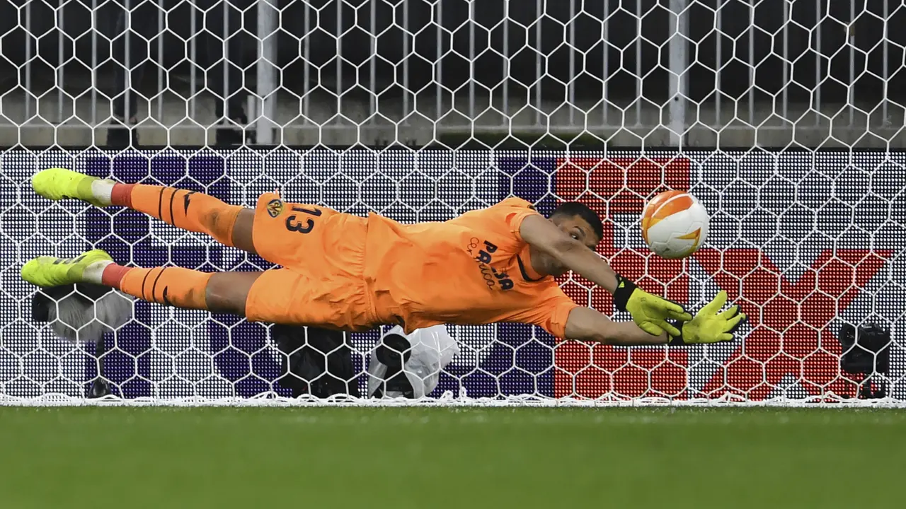 FOTO: Penalti De Gea Gagal, Villarreal Juara Liga Europa 2020/2021 usai Tundukkan Manchester United 12-11 - Geronimo Rulli