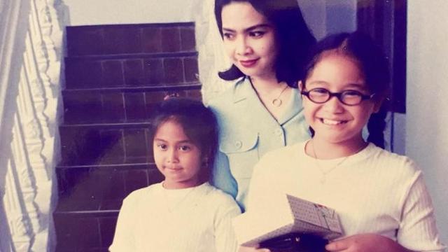 6 Potret Lawas Rieta Amilia Bareng Nagita Slavina dan Caca Tengker, Curi Perhatian