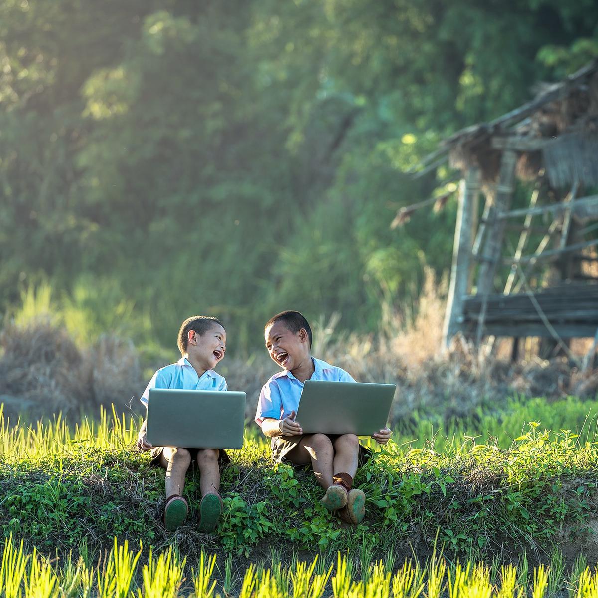 Puisi Berantai Lucu Antara Beberapa Orang Bikin Kamu Ketawa Ngakak Hot Liputan6 Com