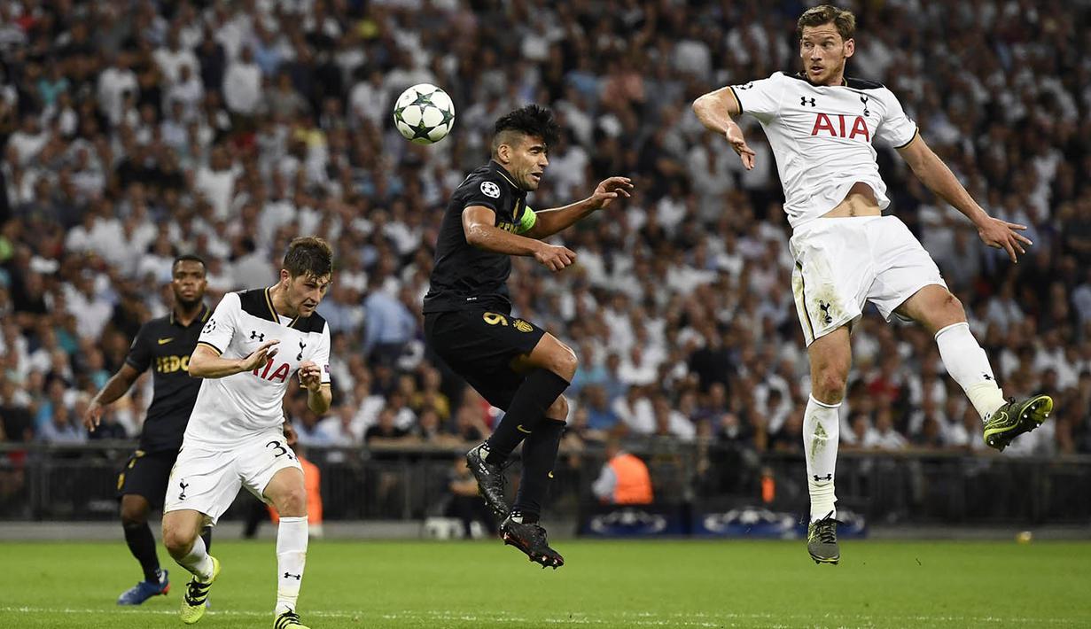 Grup E - Secara mengejutkan wakil Prancis, AS Monaco, mampu menang 2-1 atas tuan rumah Tottenham. Pada laga lain grup ini CSKA Moskwa berhasil menahan imbang tuan rumah Bayern Leverkusen 2-2. (Reuters/Dylan Martinez) 