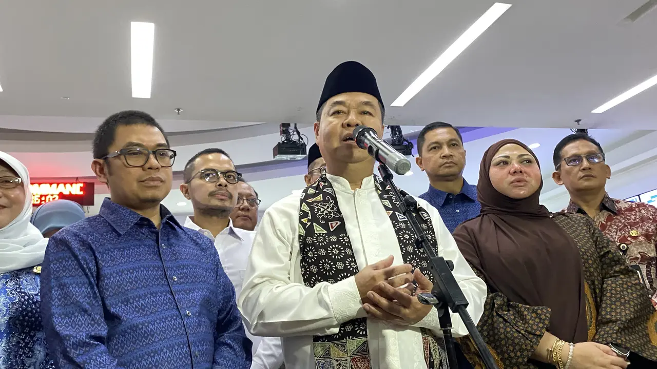 Penjabat (Pj) Gubernur DKI Jakarta, Teguh Setyabudi, menghadiri acara seremonial kelulusan siswa-siswi dari Transjakarta Akademi angkatan pertama yang diselenggarakan pada Jumat (7/02/2025).