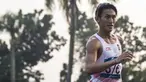 Pejalan cepat Indonesia, Hendro Yap, saat menyelesaikan lomba nomor jalan cepat 50 kilometer cabang atletik Asian Games XVIII di Senayan, Jakarta, Kamis (29/8/2018). Dirinya finish posisi kelima. (Bola.com/Vitalis Yogi Trisna)