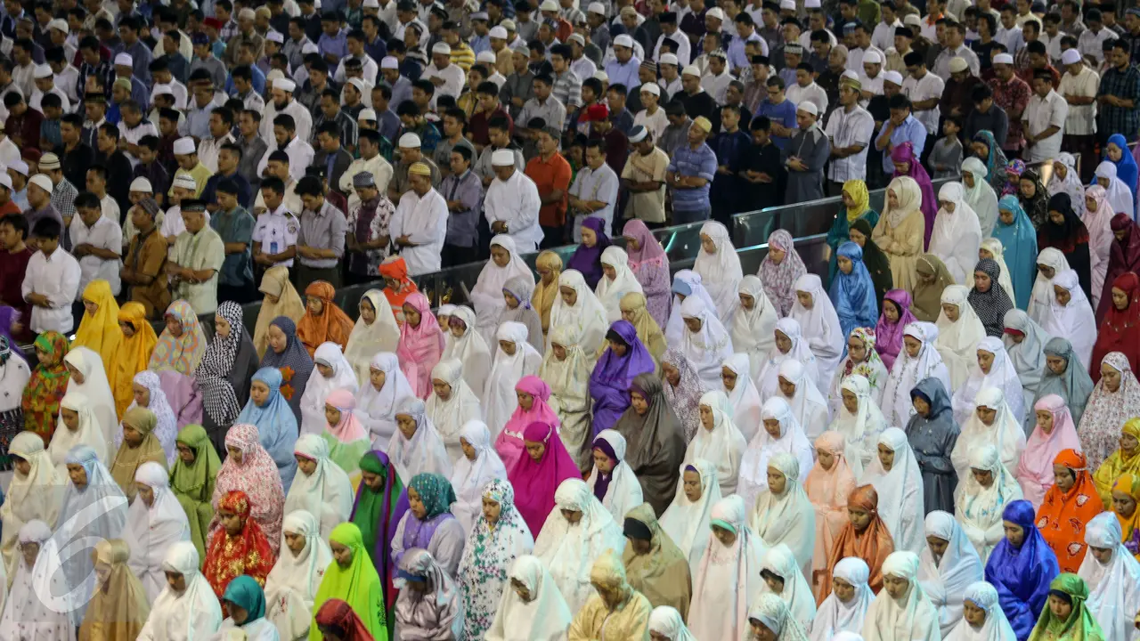 Presiden Jokowi Salat Tarawih Pertama di Masjid Istiqlal