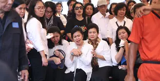 Jenazah Advent Bangun sudah selesai dimakamkan di TPU Kampung Kandang, Jakarta Selatan, Minggu (11/2/2018). Jenazah aktor laga ini datang sekitar pukul 15.00 WIB. (Nurwahyunan/Bintang.com)