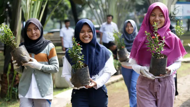 Bentuk Karakter, 150 Siswa SMK Tanam Pohon