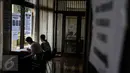 Calon peserta saat mengisi formulir pendaftaran ujian profesi Perhimpunan Advokat Indonesia (Peradi) gelombang kedua di di Gedung Serbaguna Senayan, Jakarta, Senin (14/9/2015). (Liputan6.com/Faizal Fanani)