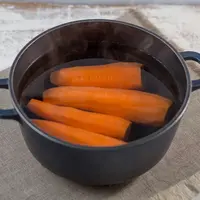 ilustrasi merebus sayuran/copyright by YURENIA NATALLIA (Shutterstock)