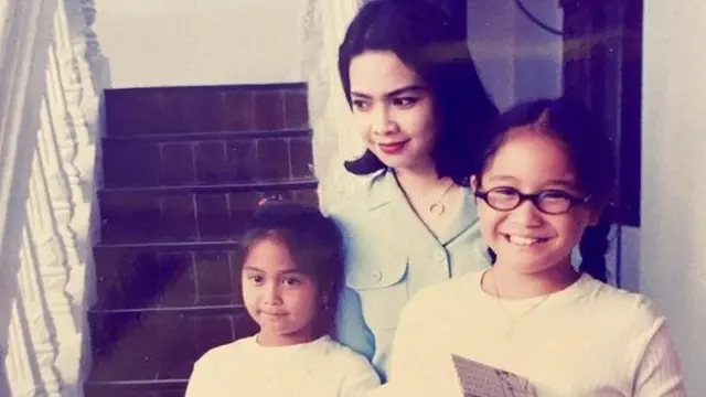 6 Potret Masa Muda Rieta Amilia, Disebut Mirip Nagita Slavina