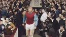 Bobby Moore. Legenda West Ham yang mengenakan jersey nomor 6 ini memperkuat The Hammers mulai 1958/1959 hingga 1973/1974 alias 16 musim. Ia juga menjadi kapten Timnas Inggris saat juara Piala Dunia 1966. Ia meninggal pada 1993, dan 2011 West Ham memensiunkan jersey bernomor 6. (Foto: whufc.com)