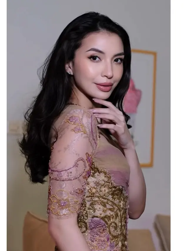 6 Potret Memukau Manohara dalam Balutan Kebaya, Pancarkan Kecantikan Alami