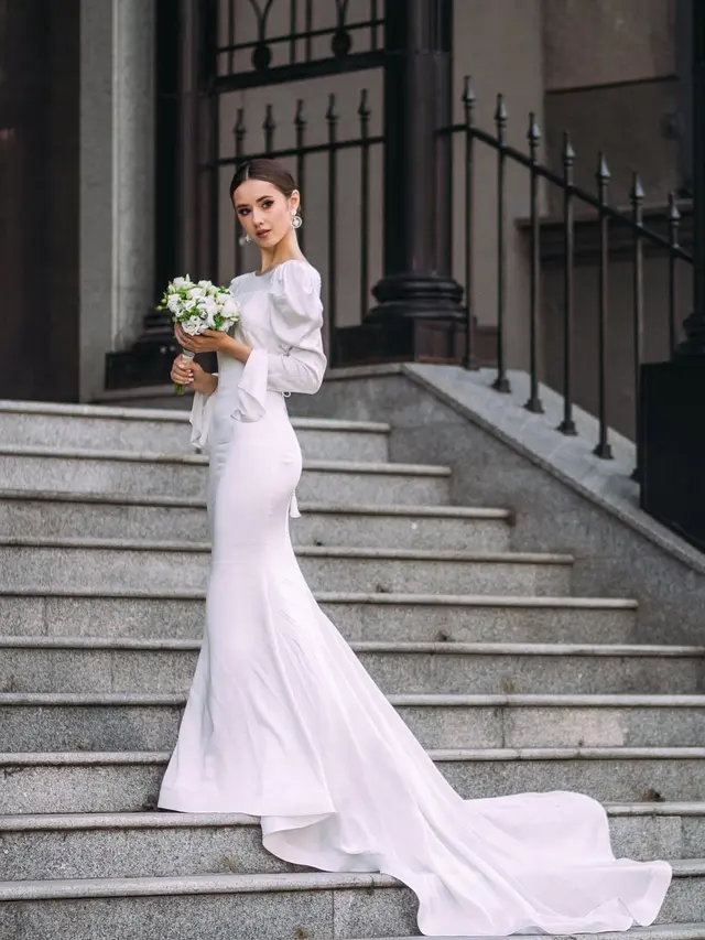 Gaya Vika Kolesnaya Saat Jadi Model Gaun Pengantin