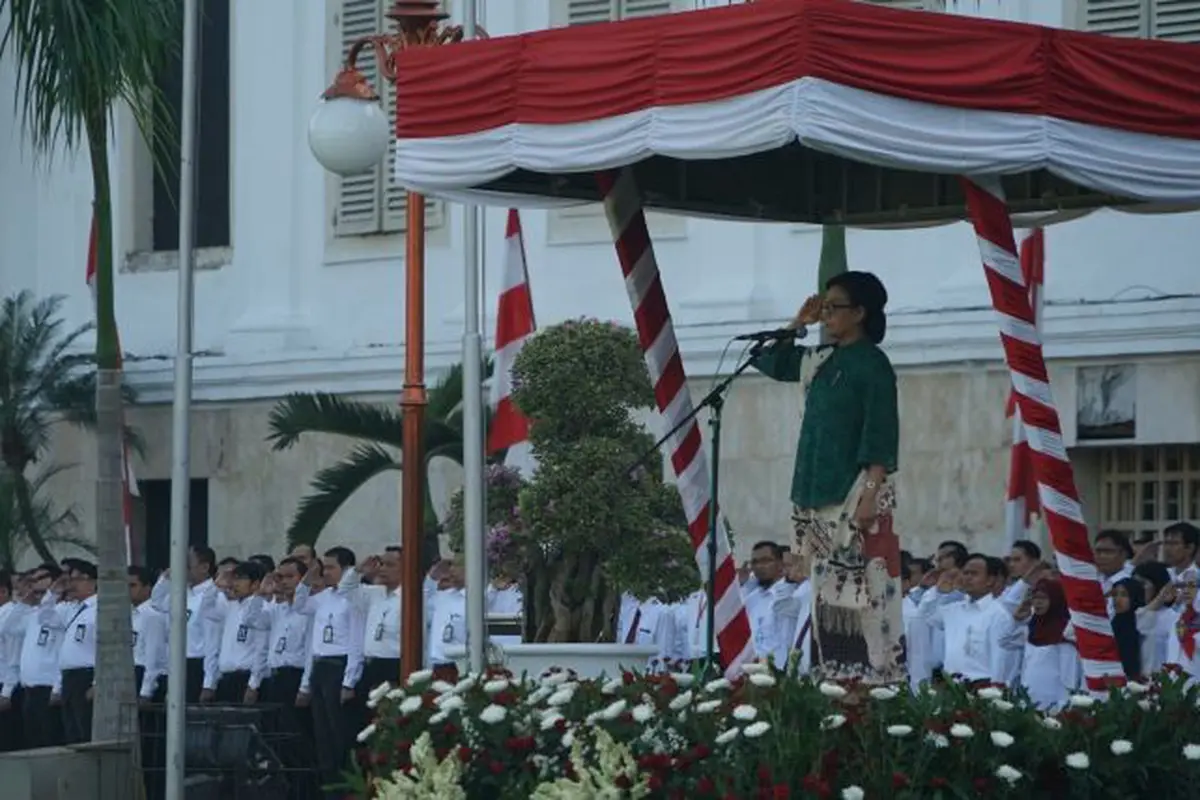 Sri Mulyani Indrawati bertindak sebagai pembina dalam upacara Peringatan Kemerdekaan RI ke-71 di Lingkungan Kementerian Keuangan. (Foto: Dok Humas Kemenkeu)