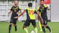 Stephan Schrock (kiri) dan Manuel Ott percaya diri Filipina memenangi gelar juara Piala AFF 2016. (Bola.com/S-League Facebook)