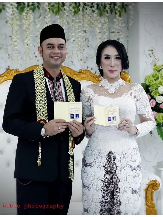 Pasangan Artis peran Rio Reifan dan pengusaha Henny Yuliyanah ini menikah pada 18 Agustus 2018 di Jakarta. (Liputan6.com/IG/@rioreifan)