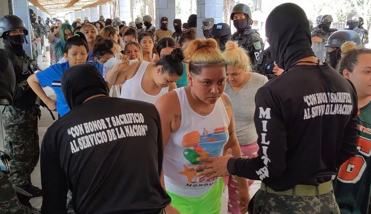 <p>Pengambilalihan kendali penjara di Honduras oleh militer dilakukan setelah pertempuran sengit antargeng yang menewaskan 46 wanita di penjara dekat Ibu Kota Tegucigalpa. (STRINGER/AFP)</p>