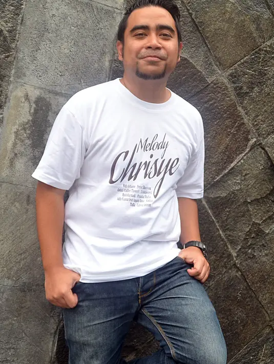 Damayanti berterima kasih karena setelah sembilan tahun suaminya meninggal, lagu mendiang suaminya masih dihargai. Harapannya penyanyi muda bisa menjaga The Spirit Continue of Almarhum Chrisye. (Deki Prayoga/Bintang.com)