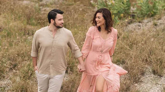 [Bintang] Aline Adita dan James